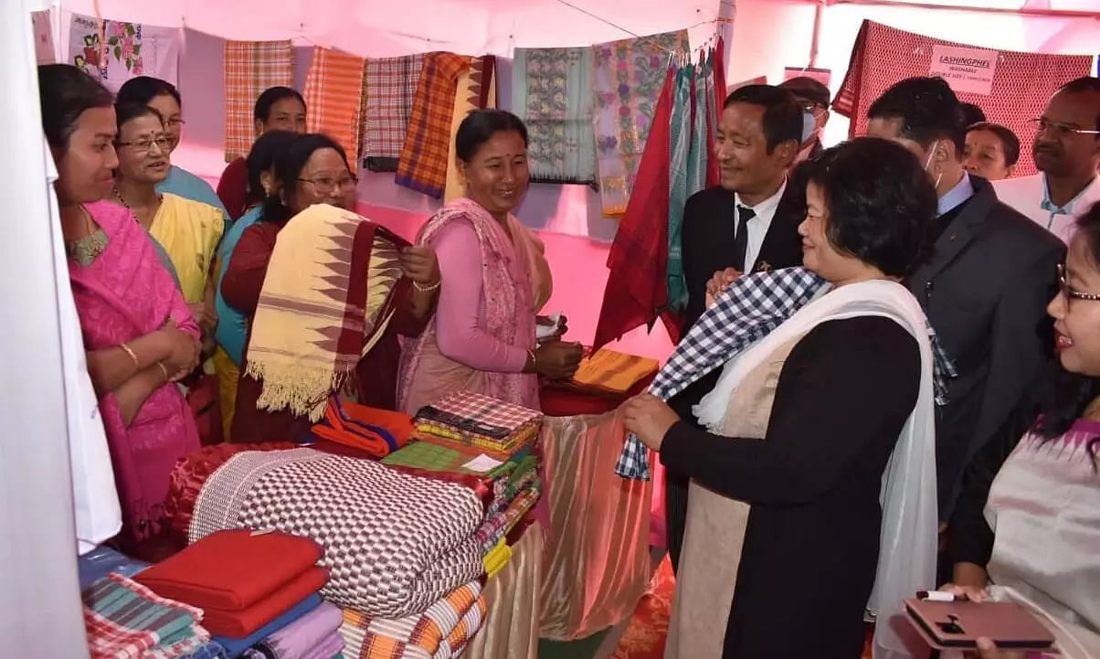 Handloom products of Singerband setting an example of sustainable development