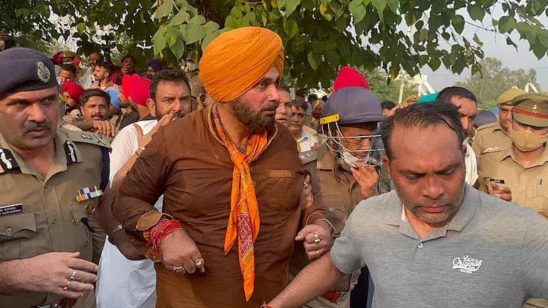 Punjab Congress Chief Navjot Singh Sidhu detained By Police At Saharanpur  Border In UP - Sentinelassam