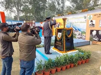 Air Force veterans welcome Flame of Victory in Delhi