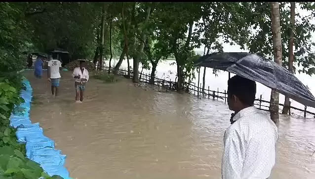 Assam: Fear of Flooding in Rangia as Nuna River Overflows its Embankment